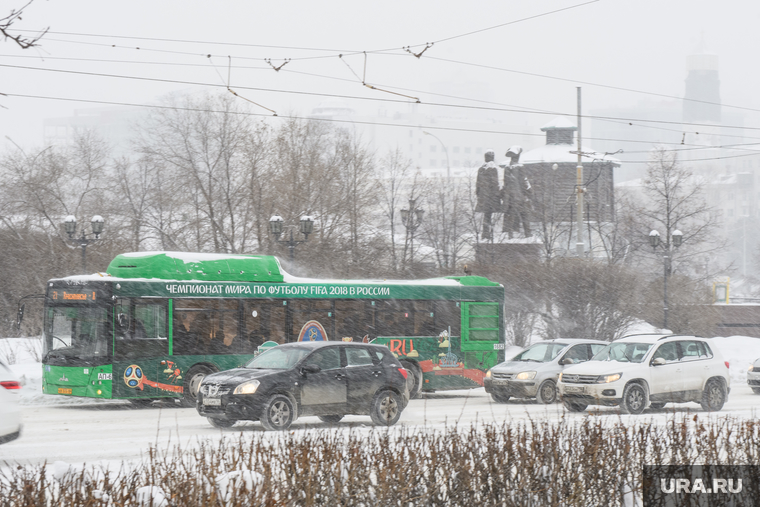 Виды Екатеринбурга, автобус, чемпионат мира по футболу, город екатеринбург, снежная погода