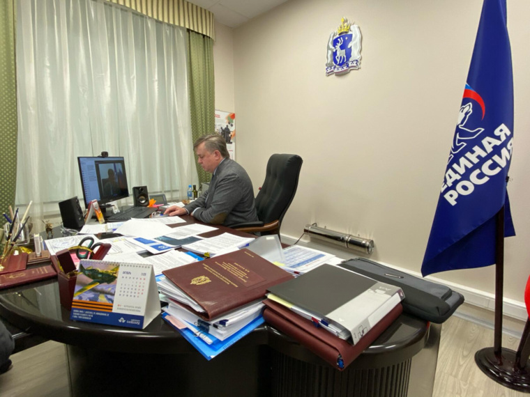На Ямале единороссы инициировали отмену транспортного налога для многодетных семей, сообщил Виктор Казарин