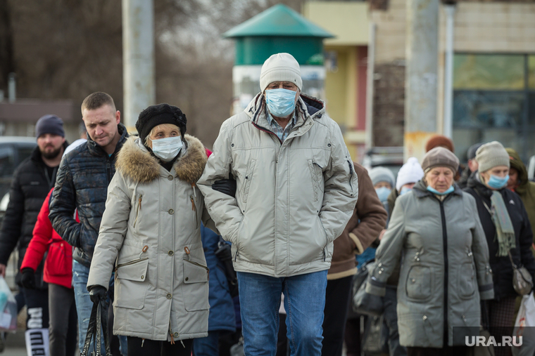 Клипарт. Магнитогорск, город, осень, коронавирус, ковид, пандемия, пешеходы в масках