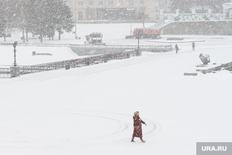 Виды Екатеринбурга, исторический сквер, зима, снегопад
