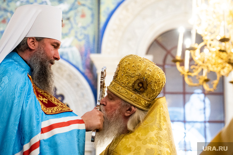 Десятки священников пришли поздравить владыку Евгения с возведением в сан