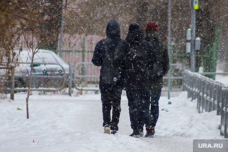 Виды города. Курган, снег, зима, подростки, зимние каникулы