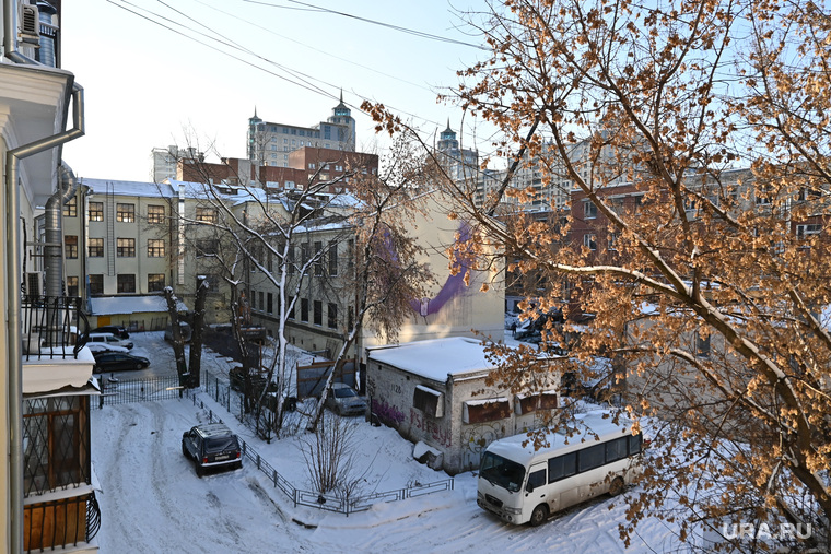 Снос здания на Декабристов, 20. Необр, двор, уличное искусство, здание промэкт, улица декабристов20