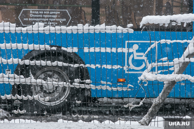 Снегопад в Москве. Москва, автобус, места для инвалидов