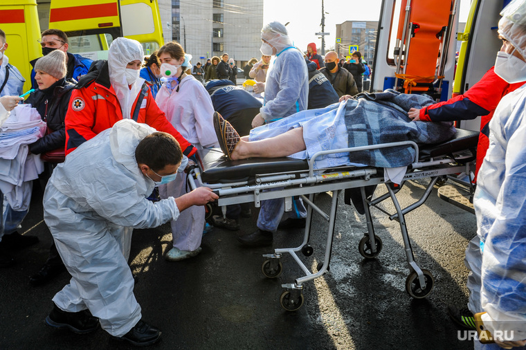 Последствия взрыва кислородной станции в госпитале на базе ГКБ№2. Челябинск, пострадавший, эвакуация больных, врач, медики, доктор