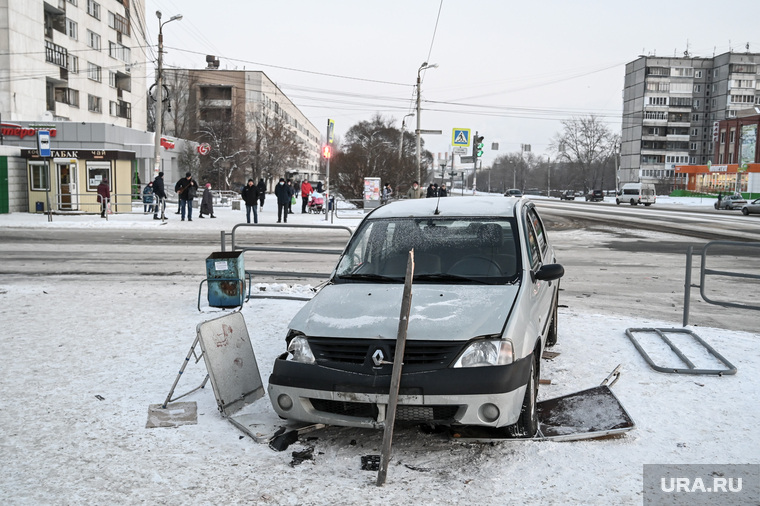ДТП у Швейной фабрики. Челябинск, дтп, авария, логан