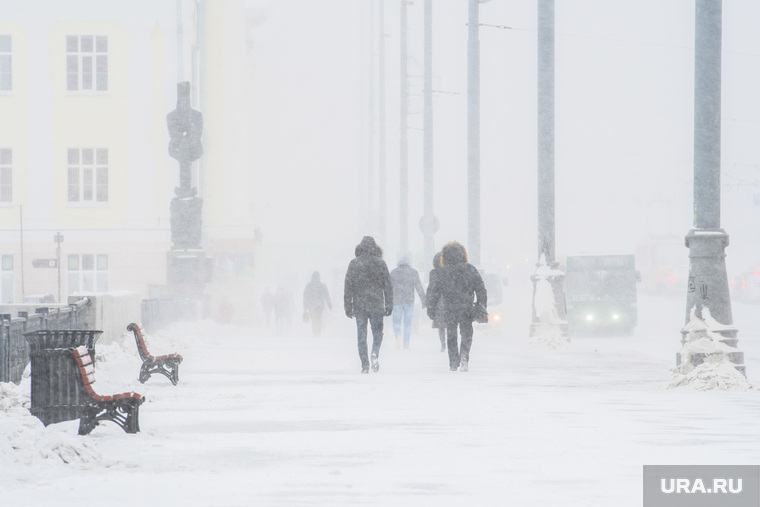 Виды города, снег. Екатеринбург, зима, метель, снегопад