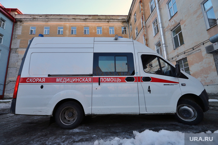 Приёмный покой в красной зоне городской больницы. Курган, защитный костюм, медики, фельдшер, зона карантина, красная зона, городская больница 2, скорая помощь