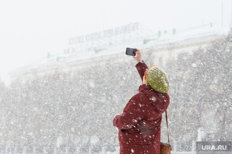 Виды Екатеринбурга, зима, снегопад, кто мы откуда куда мы идем