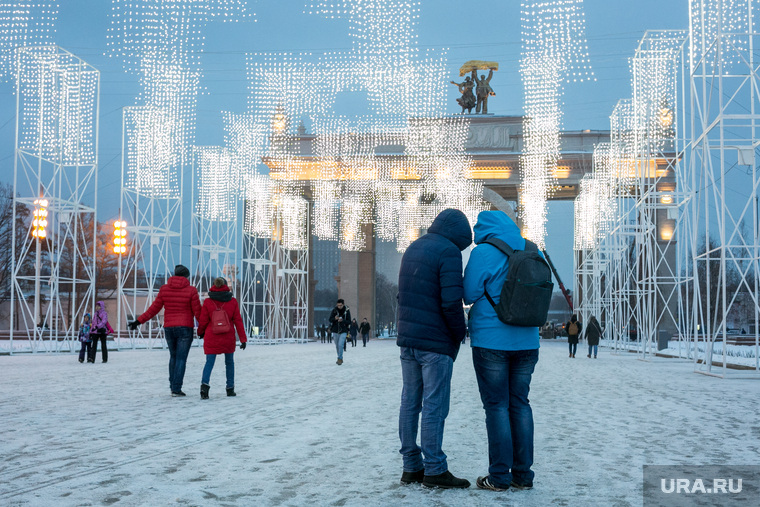 Елка на ВДНХ. Москва, снег, зима, вднх, новогодняя елка, главный вход вднх