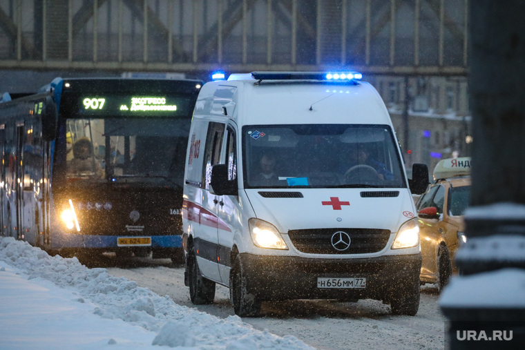 Скорая помощь на дороге. Москва, медики, дорога, едет, 103, скорая помощь