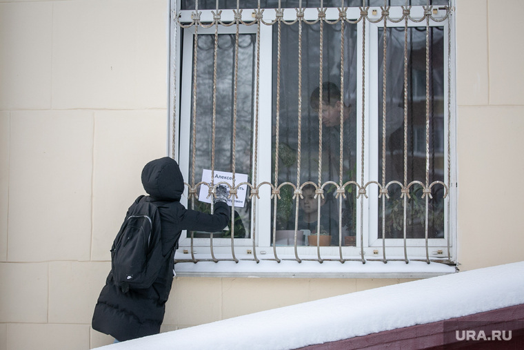 Ситуация возле ОВД Химок, во время суда над оппозиционером. Москва, протест, плакат