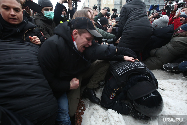 Несанкционированный митинг оппозиции в поддержку Алексея Навального. Москва, задержание активистов, митинг, шествие, протест, несанкционированная акция, винтилово, задержание, омон, москва, хапун, разгон демонстрации, драка с полицией, сопротивление полиции, сопротивление при аресте