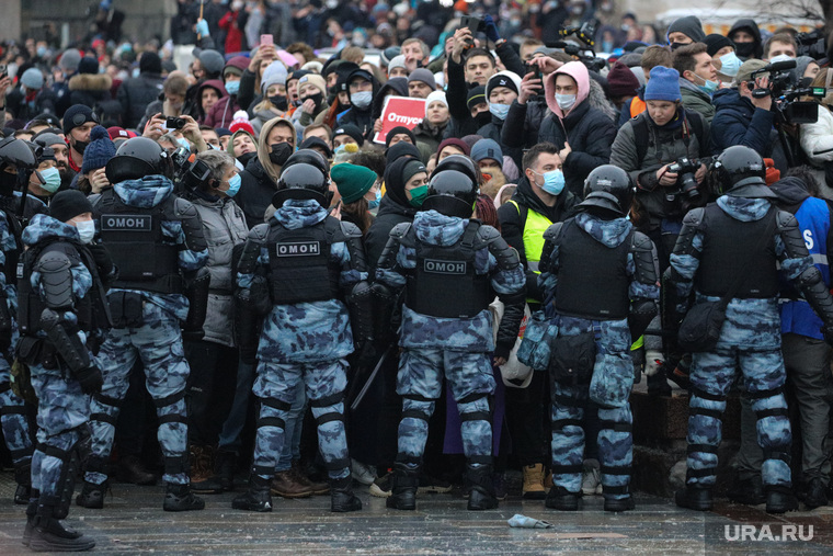 Митинг в поддержку оппозиции на Пушкинской площади. Москва, силовики, дубинка, митинг, демонстрация, омон, омоновцы