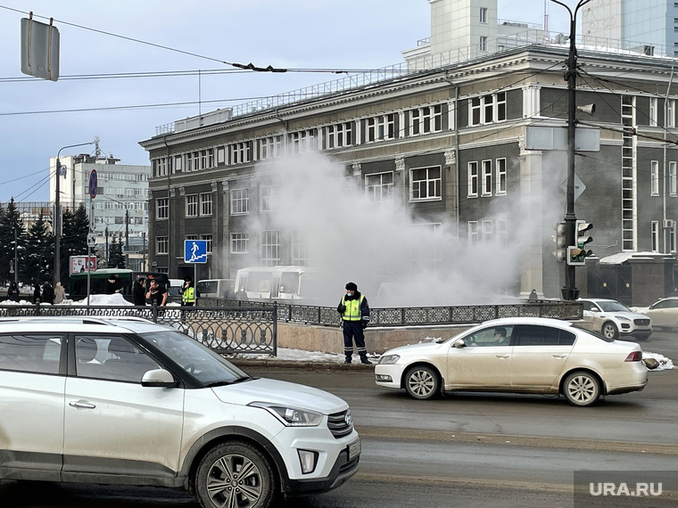 Вскоре полиция перекрыла движение по прилегающей улице Воровского