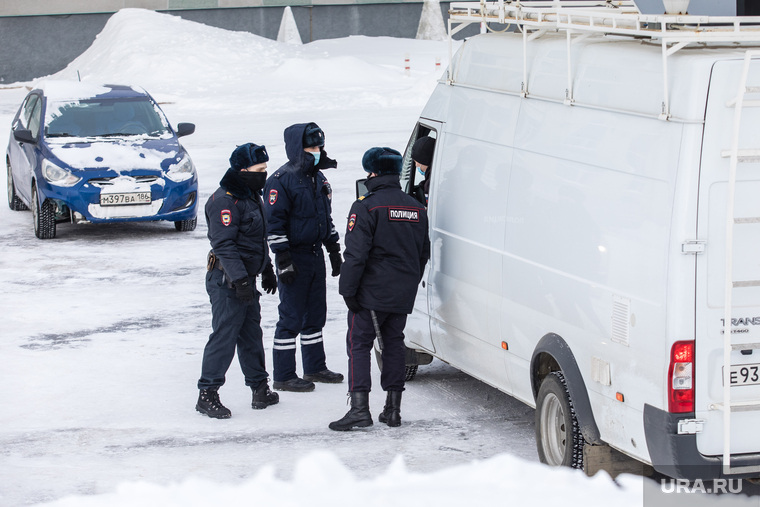В Сургуте полицейские патрулировали окрестности, чтобы не допустить нарушений правопорядка