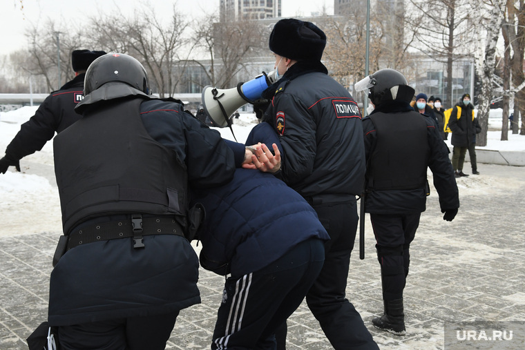 Число задержанных на незаконной акции в Екатеринбурге как минимум в два раза выше, чем неделю назад