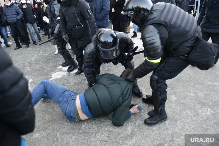В Челябинске не обошлось без столкновений с полицией
