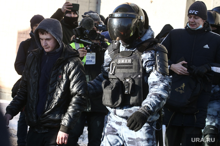 Обстановка у Мосгорсуда во время процесса над оппозиционером. Москва, полиция, омон