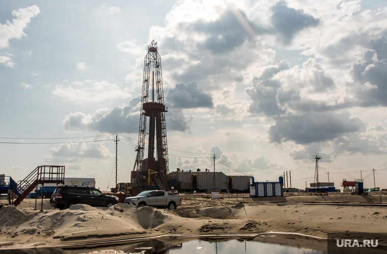 Нефтяная буровая. Ноябрьск, буровая, нефть, добыча нефти, нефтяная вышка