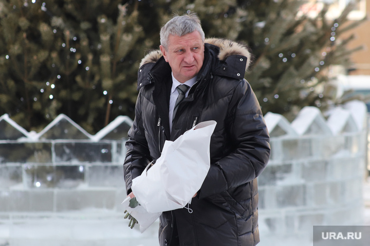На похороны экс-замгубернатора Курганской области Александра Бухтоярова прибыл сенатор Сергей Муратов