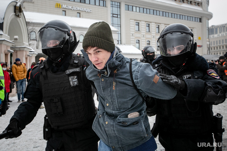 Несанкционированная акция в поддержку оппозиционера. Москва, силовики, протестующие, митинг, росгвардия, протест, навальнинг, винтилово, омон, хапун, задержание актививстов