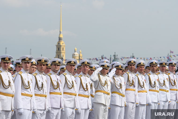Торжественная церемония празднования Дня ВМФ на Сенатской площади. Санкт-Петербург, офицеры, санкт-петербург, парад, праздник, день вмф, военные моряки, адмиралтейство, отдавать честь