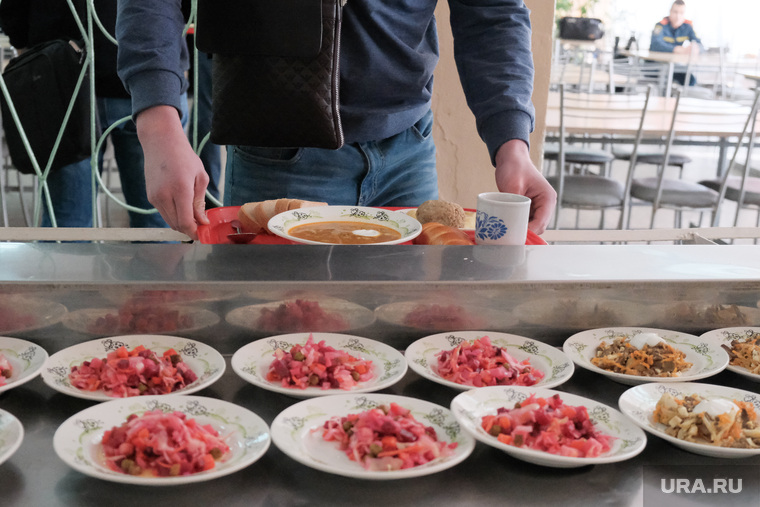 Столовая в промышленном техникуме. Курган, салат, столовая, еда, школьная столовая, питание, школьное питание