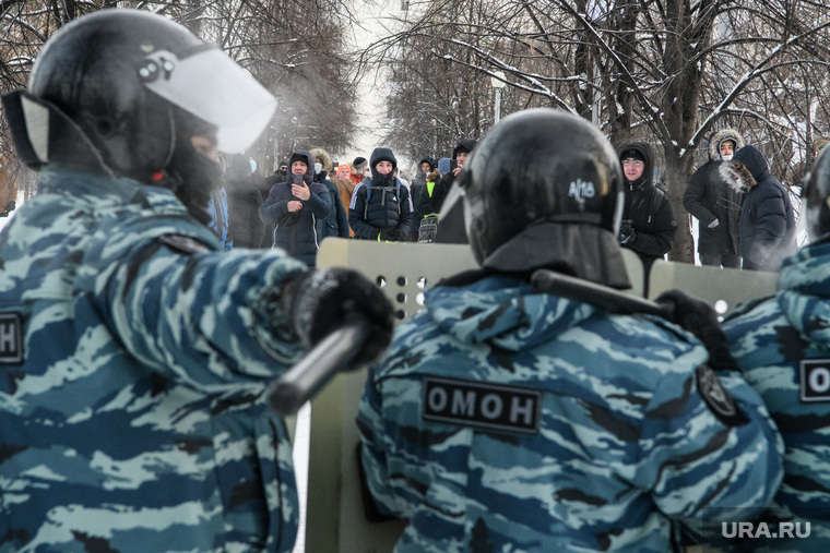 Несанкционированный митинг в поддержку оппозиционера. Екатеринбург, силовики, противостояние, протестующие, несанкционированная акция, протестующая молодежь, омон