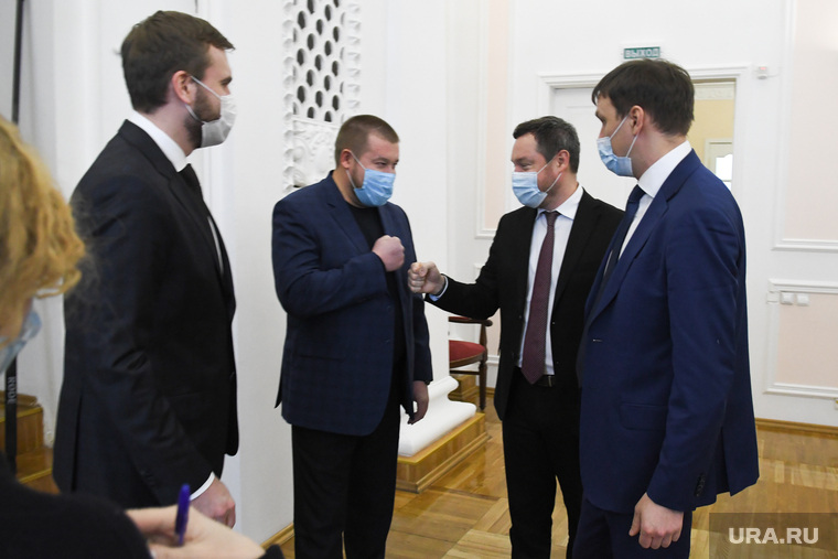 Мероприятие посетили также главы городов-спутников Екатеринбурга. Один из них — молодой мэр Сысерти Димитрий Нисковских (второй справа), которого называют будущим первым замом Орлова