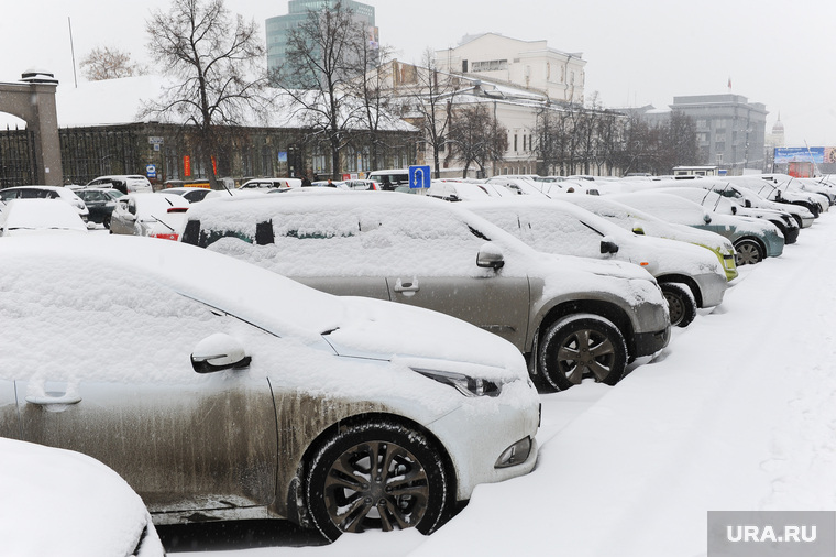 Снегопад. Уборка города. Челябинск., парковка, зима, стоянка, машины в снегу