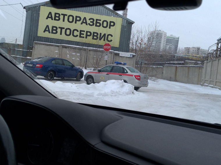 Утром 12 февраля на территорию мастерской зашли неизвестные люди