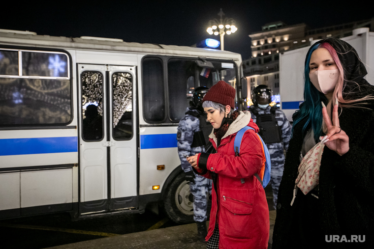 Несогласованная акция протеста после объявления приговора оппозиционеру-блогеру. Москва, автозак, протестующие, полиция, росгвардия, протест, студенты, молодежь, омон, несогласованная акция