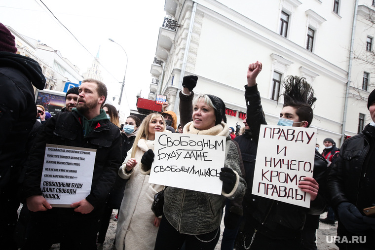 Несанкционированная акция в поддержку оппозиционера. Москва, плакаты, протестующие, митинг, протест, навальнинг