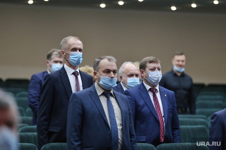 Конференция регионального отделения партии Единая Россия. Курган, депутат, масочный режим, медицинская маска