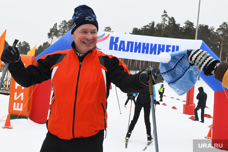 Как и другие участники, на финише Алексей Орлов получил брендированную шапку