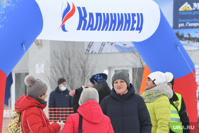 Екатерина Сибирцева сегодня решила не вставать на лыжи. Зато завтра она побежит традиционный легкоатлетический зимний марафон имени В. А. Дутова. Социальный блок мэрии на лыжне представляли помощница Сибирцевой Дарья Соседкова, начальник управления культуры Илья Марков, руководитель управления по спорту Людмила Фитина и глава департамента образования Константин Шевченко