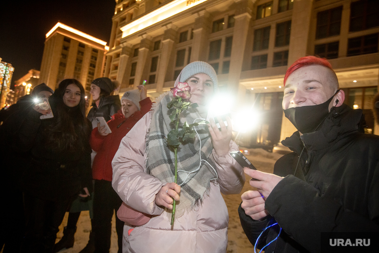 Акция "Любовь сильнее страха" на Манежной площади. Москва, митинг, протест, манежная площадь, студенты, молодежь, фонарики