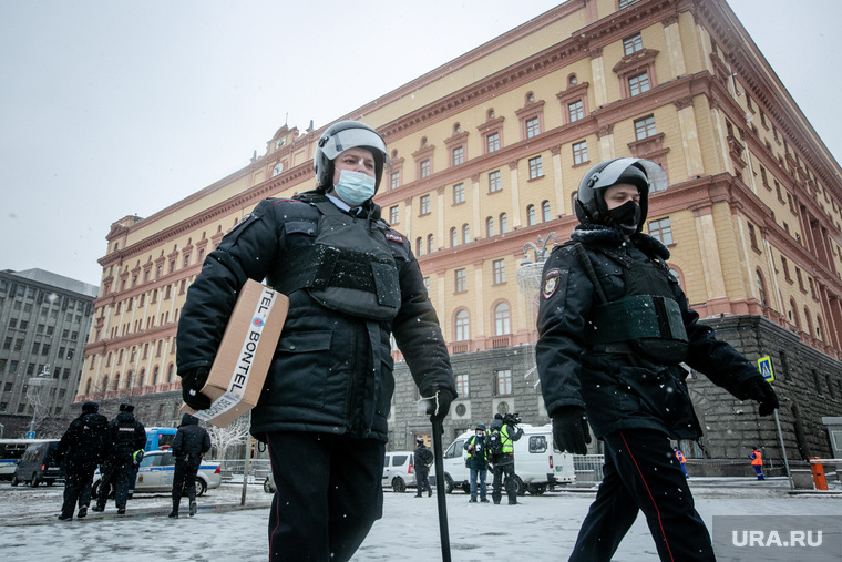 Несанкционированная акция в поддержку оппозиционера. Москва, силовики, протестующие, лубянка, здание фсб, митинг, полиция, протест, навальнинг, омон