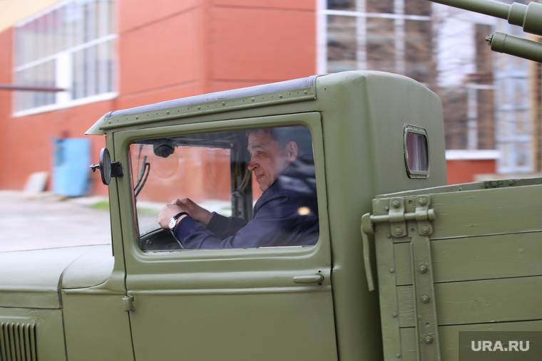 Куйвашев в музее военной техники "Боевая слава Урала". Верхняя Пышма, куйвашев евгений, за рулем