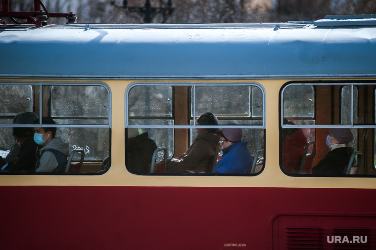 Виды города во время вынужденных выходных из-за ситуации с CoVID-19. Екатеринбург, екатеринбург , трамвай, пустой город