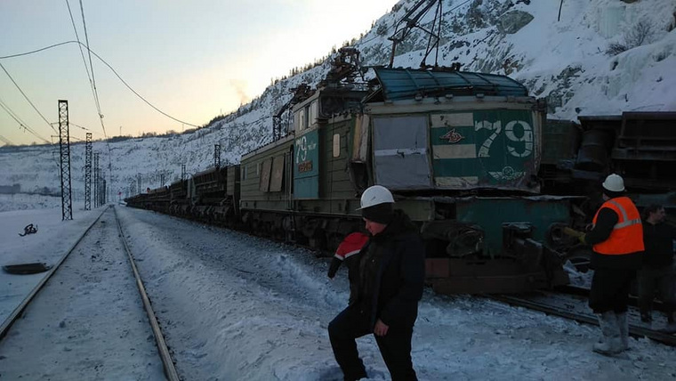 В Асбесте столкнулись электровозы