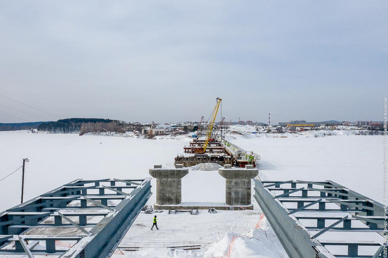 Первые фермы моста через Тагильский пруд легли на опоры