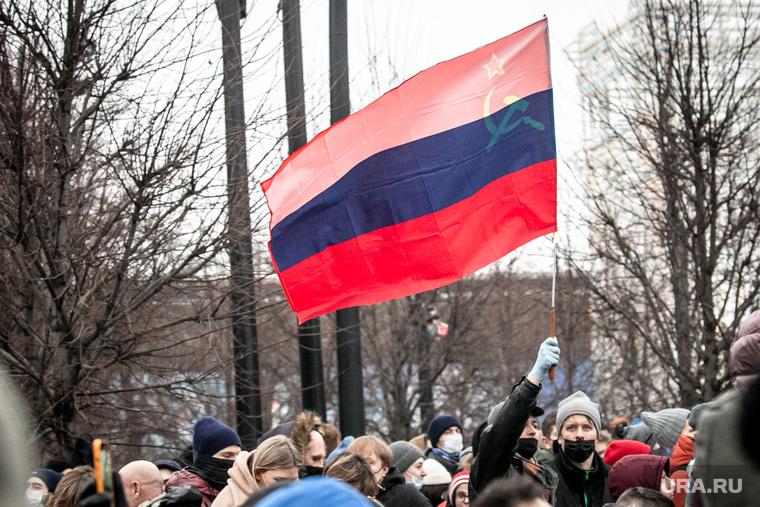 Несанкционированный митинг оппозиции в поддержку Алексея Навального. Москва, российский флаг, протестующие, триколор, флаг россии, демонстранты, протест, несанкционированная акция