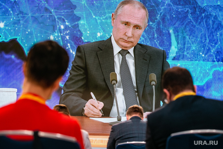Большая пресс-конференция президента РФ. Москва, путин на экране