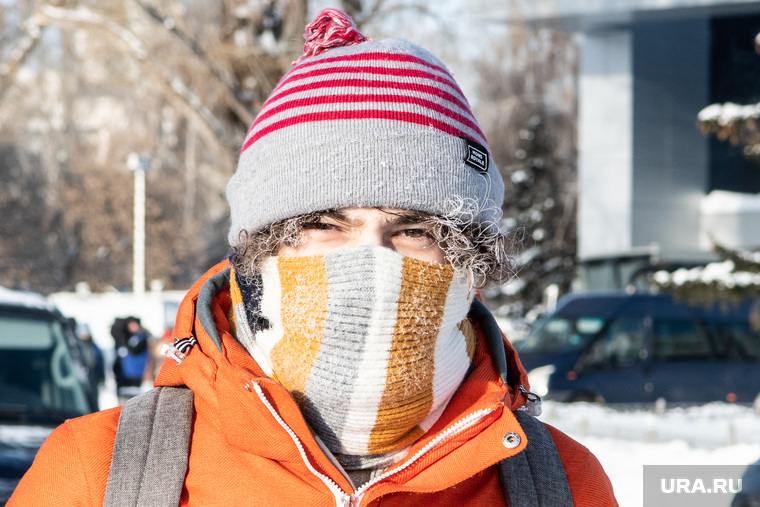 Несанкционированный митинг в поддержку оппозиционера. Екатеринбург, снег, зима, иней, теплая одежда, мороз, холод