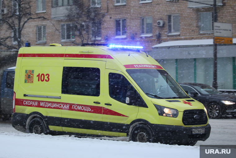 Скорая помощь на дороге. Москва, медики, дорога, едет, 103, скорая помощь
