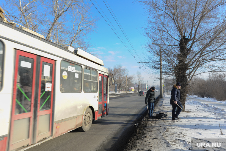 Сбор проб снега на городских дорогах для экспертизы . Челябинск, троллейбус, безруков виталий