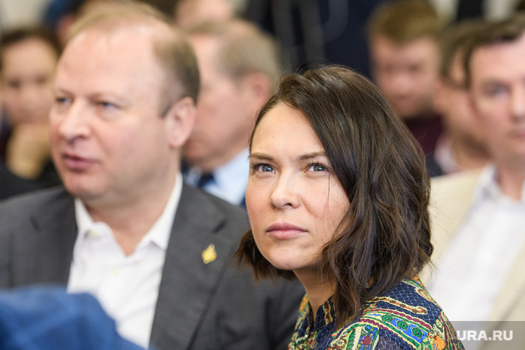 Встреча депутатов гордумы со сторонниками и противниками храма в сквере. Екатеринбург, портрет, немец анастасия