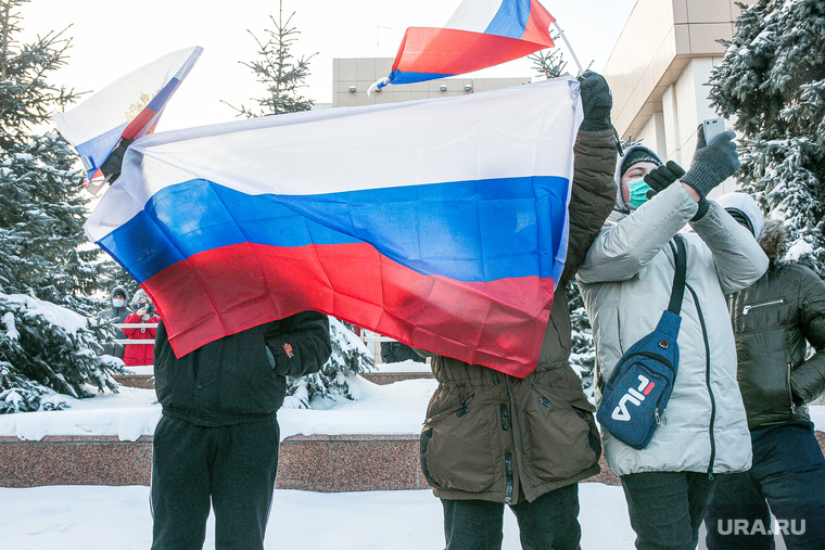 Несанкционированная оппозиционная акция. Тюмень, митинг, флаг россии, несанкционированная акция, флаг рф, несанкционированный митинг